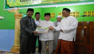 Dalam Acara Safari Ramadhan, Walikota Dan Wakil Walikota Dumai Berikan Bantuan Dana Ke Beberapa Masjid Di Kota Dumai
