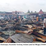 Polri Dan TNI Bantu Padamkan Kebakaran Pasar Onan Tarutung
