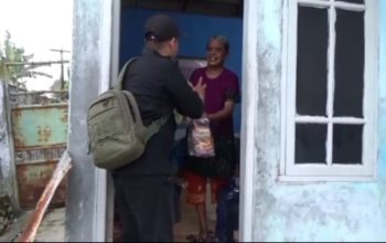 ‎Jurnalis Deli Serdang ‘Door to Door’ Bantu Warga Terdampak Banjir